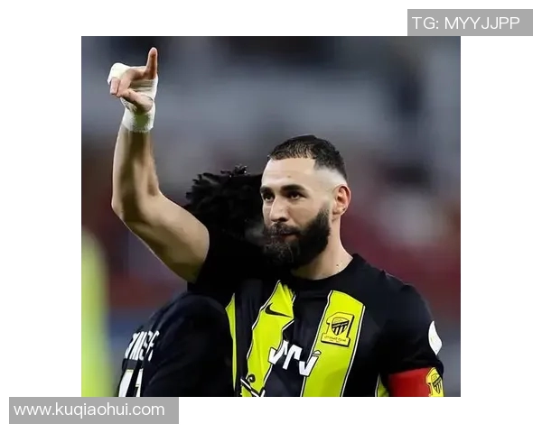 皇马战胜曼联晋级欧冠半决赛,本泽马梅开二度成全场最佳表现